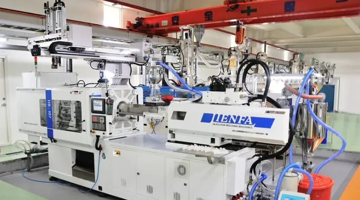 Advanced plastic injection molding at Layana.