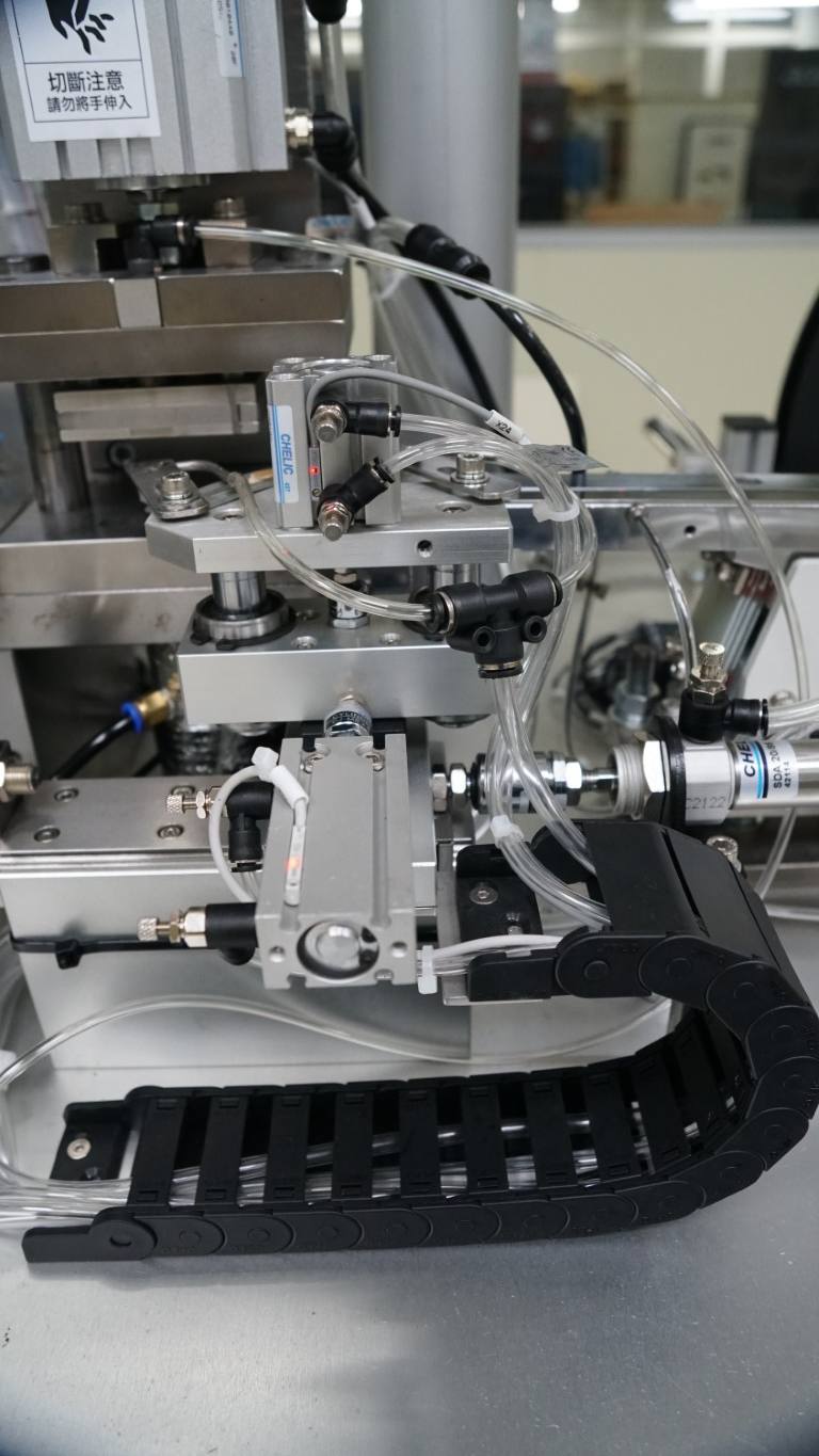 Präzisions-Pneumatik- und Positioniermodule am Klebeautomaten