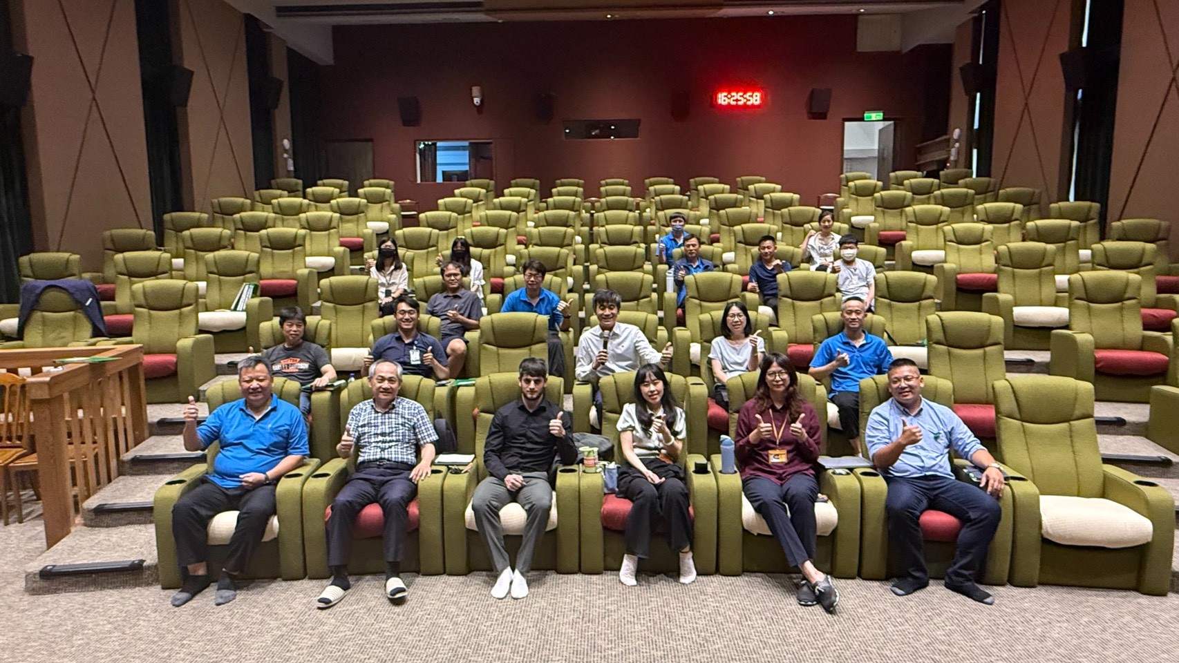 Participants of Layana 20th Six Sigma project presentation