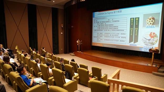 Layana engineers reviewing 六標準差 project data and statistical process control charts at the Lukang factory.