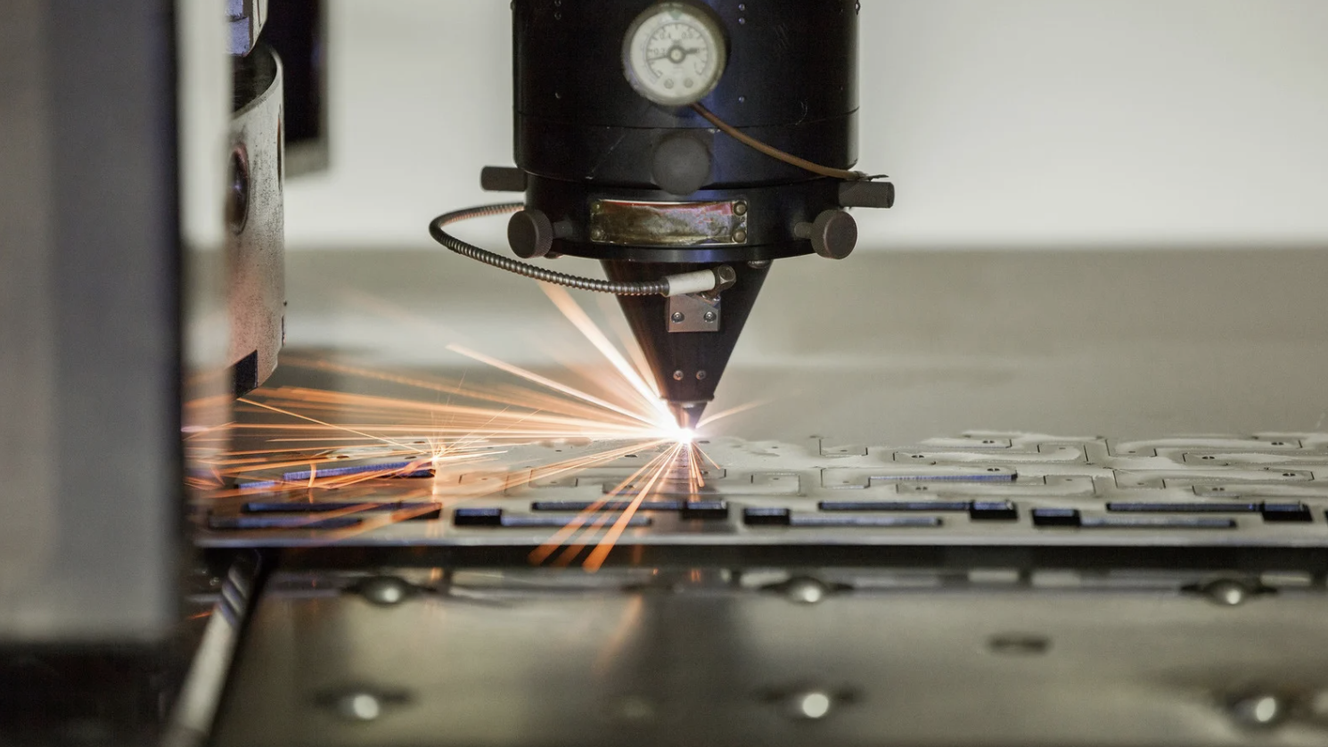 Laser cutting machine for metal prototypes